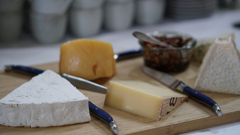 Como harmonizar vinho com queijo: guia prático para acertar na escolha