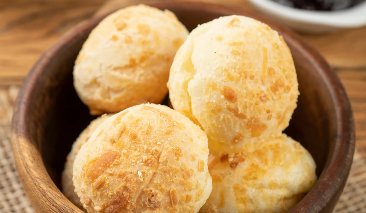 Receita de pão de queijo com 3 ingredientes: fácil, rápido e delicioso!