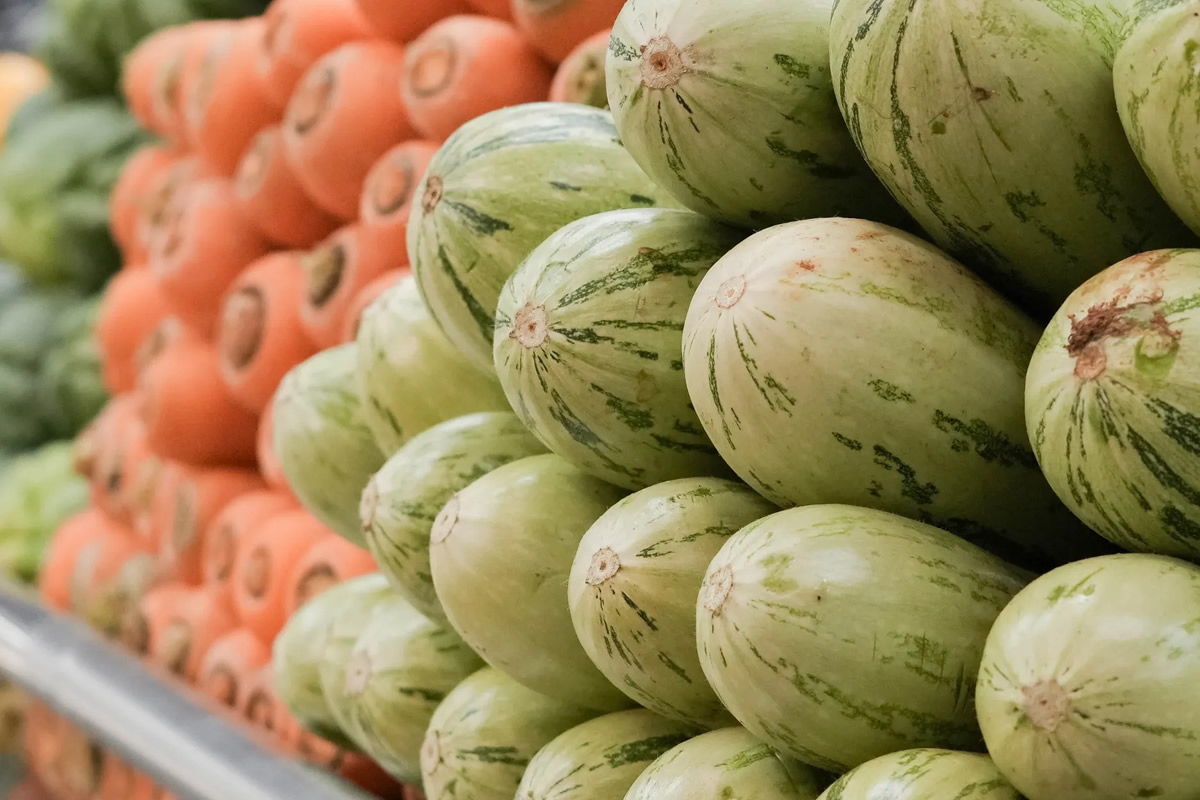 Maio com Mais Vida: Como Montar uma Marmita Saudável e Colorida com o Nosso Hortifruti